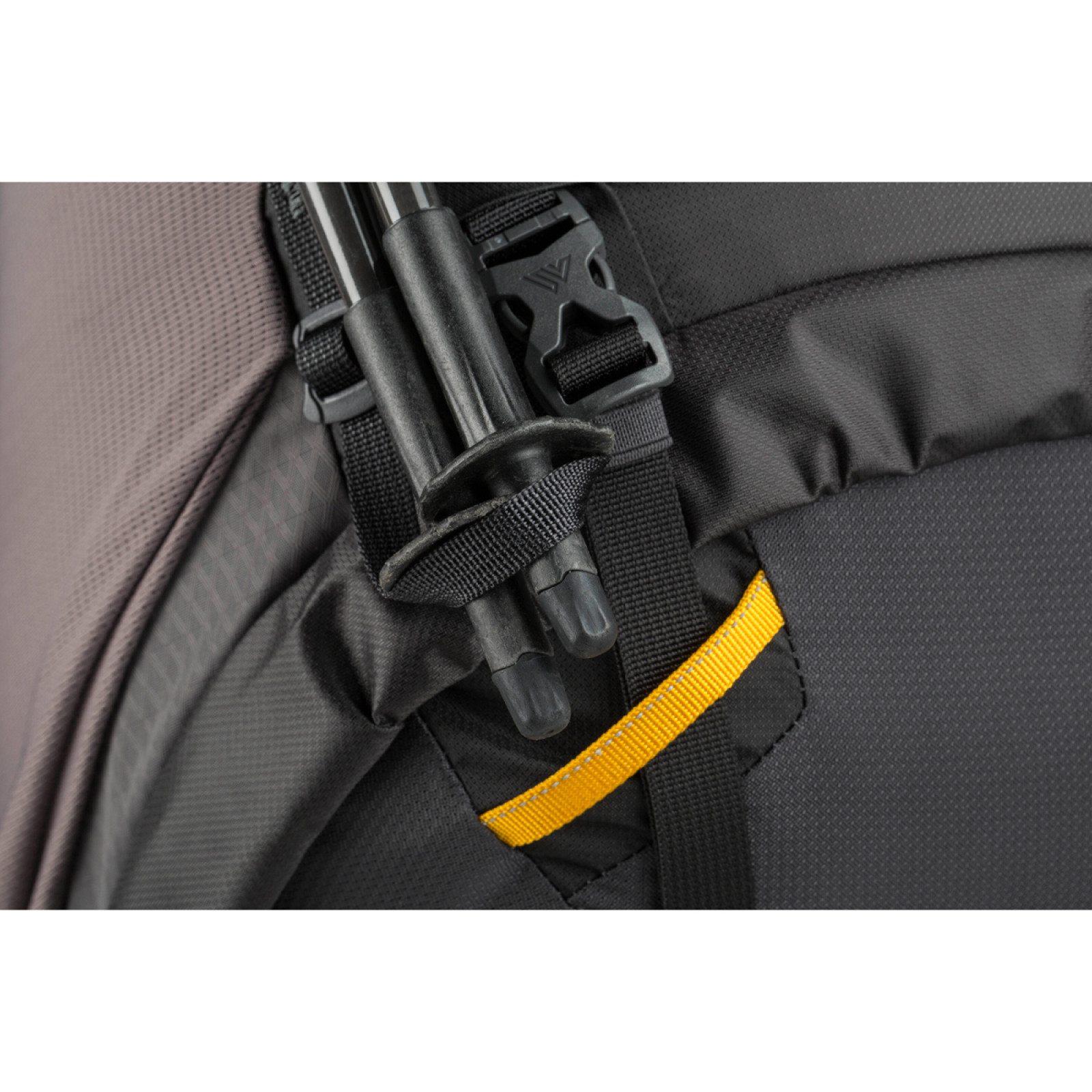 Sunset Grey - Detaliu prindere bete de trekking